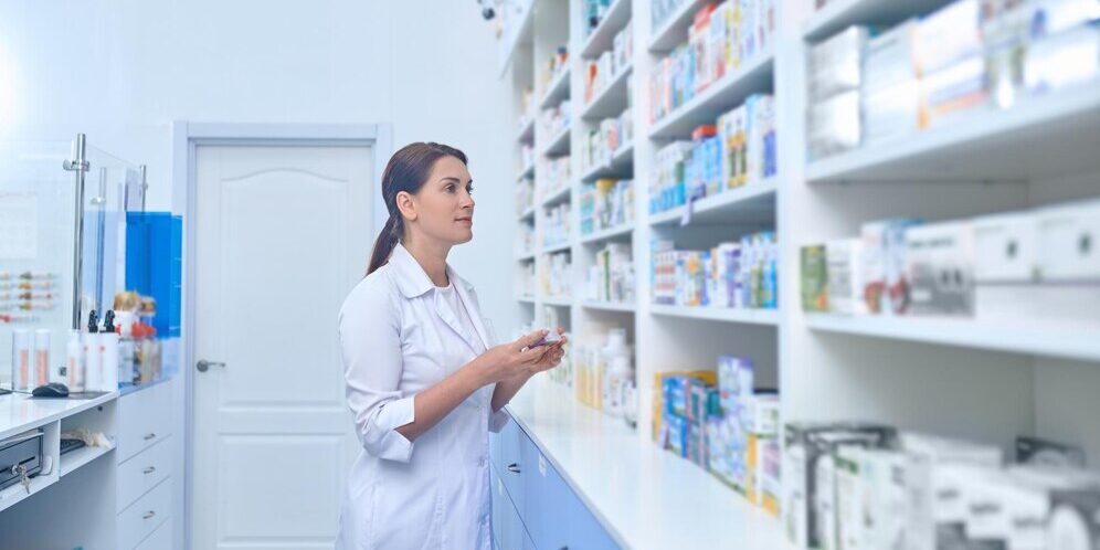 female-pharmacist-panorama-99cbd6e683dccd0df23adb9fb3236671-vrgec31f0xw5